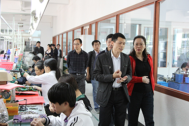 福建省委統(tǒng)戰(zhàn)部副部長、省工商聯(lián)黨組書記王玲視察虹潤公司