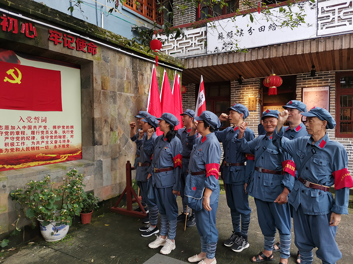 虹潤公司黨支部組織開展“尋找紅色足跡，牢記初心使命”主題黨日活動